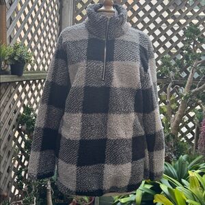 Sherpa Women’s Pullover 1/4 Zip Top. MED. Bl & Grey plaid Fleece. Pockets . NWT
